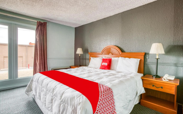 OYO Townhouse Tulsa Woodland Hills