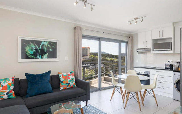 The Paragon Urbane CENTRALLY LOCATED, MODERN COMFORTS