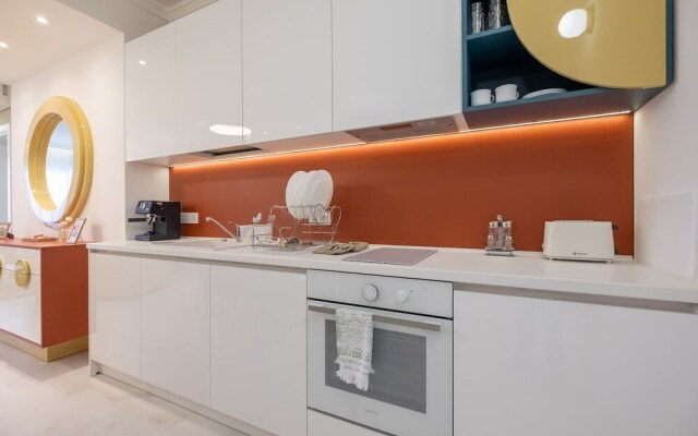FM Luxury 3-BDR Apartment - Splendid Shapes
