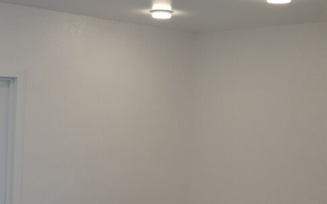Nizhneimeretinskya apt 25