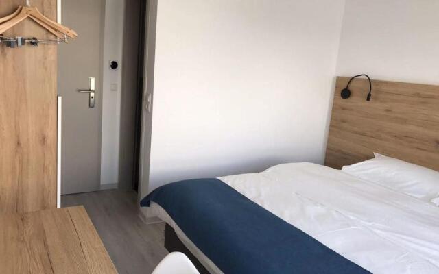 Hotel 83