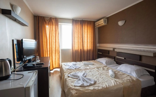 Lotos Hotel