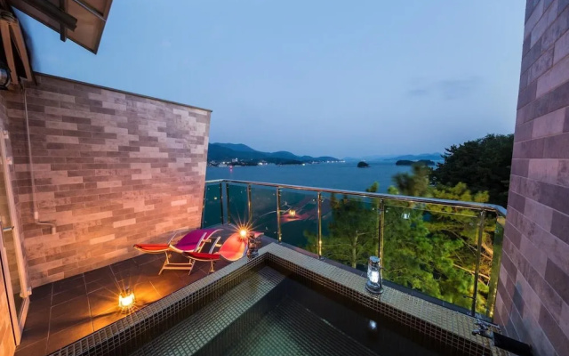 Tongyoung S468 Poolvilla