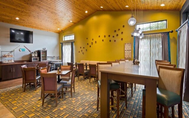 White Pines Inn & Suites