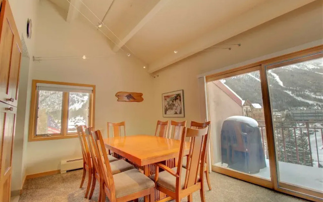 Alluring Lofty Condo In East Village - PG310 by RedAwning