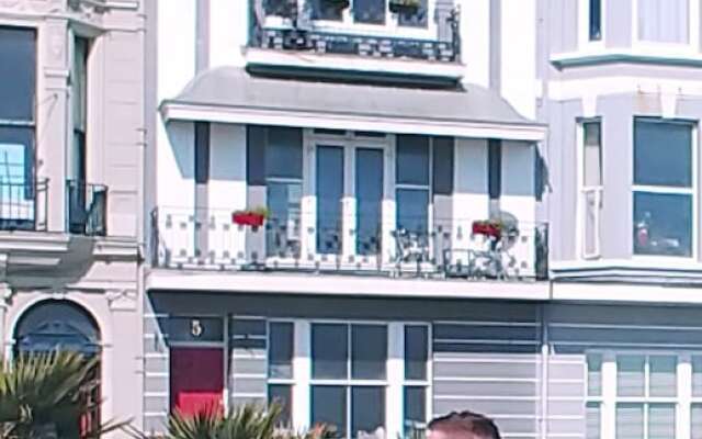 St Leonards Seaside Apartment
