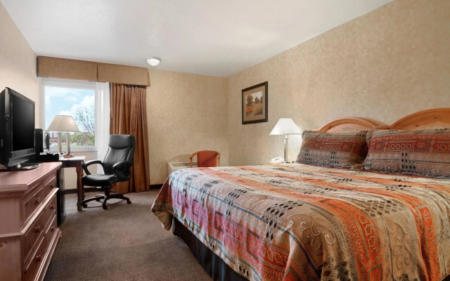 EverSpring Inn & Suites