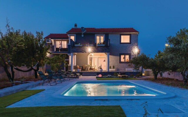 Stunning Home in Skradin-dubavice With Wifi and 4 Bedrooms
