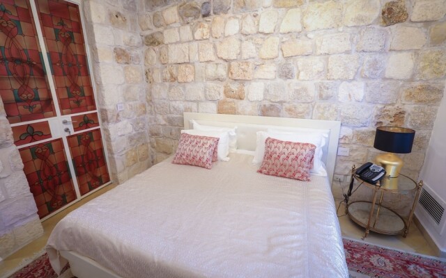 Western Wall Luxury House