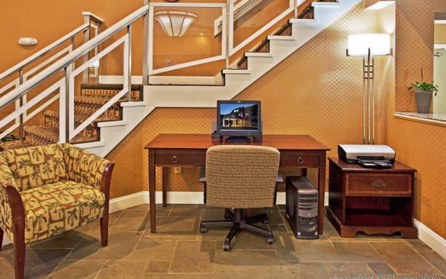 Holiday Inn Express & Suites Bradenton West by IHG
