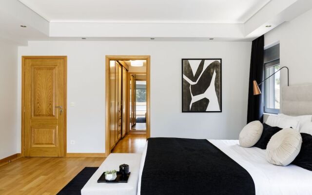Eos Urban Villa by UPSTREET