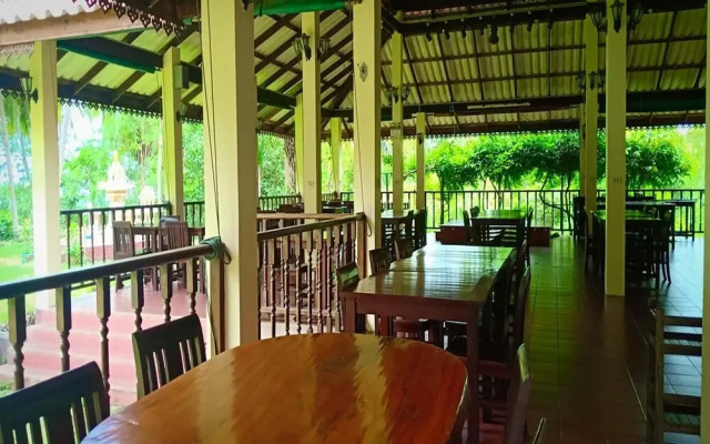CAPITAL O1142 Laemkum Beach Resort