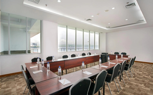 Whiz Prime Hotel Megamas Manado