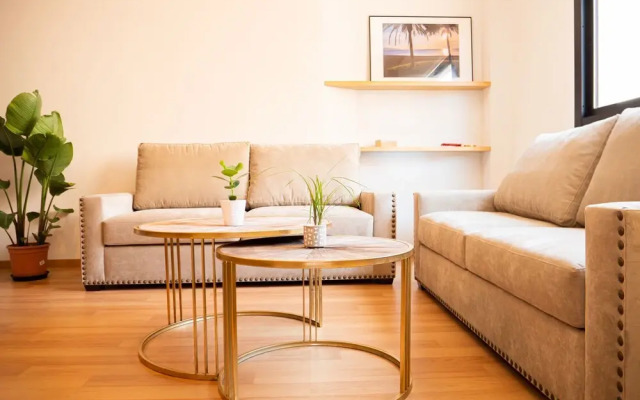 Stylish Apartment in downtown with Pool