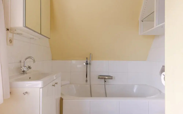 BE DEH Koni 43-13 in De Haan