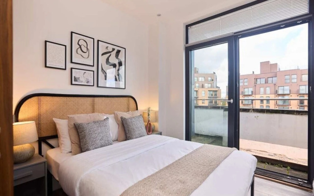 The Harlesden Classic - Lovely 2BDR Flat with Balcony