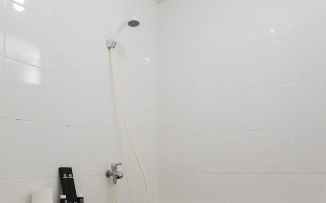 Beautiful and Comfy 1BR at Bassura City Apartment