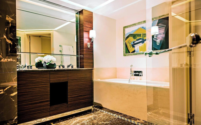 Prince de Galles, a Luxury Collection Hotel, Paris