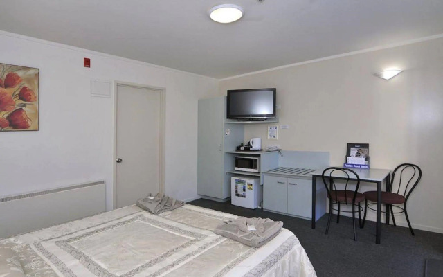 Fenton Court Motel