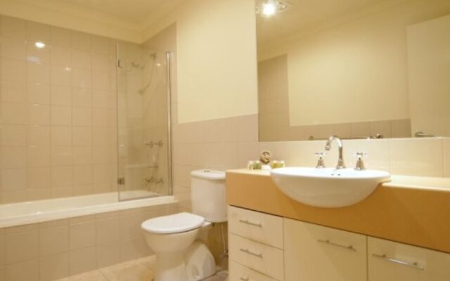 The Lakes Apartments