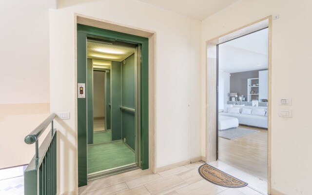 Teatro Nuovo Apartment with Free Parking