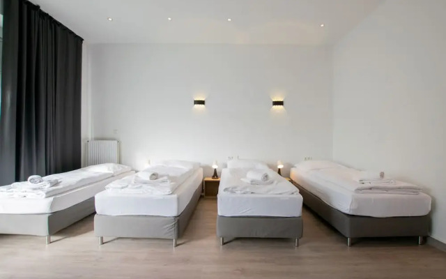 Comfortable Large Center Apartment