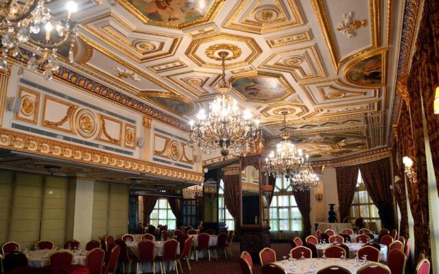 Golden Serenada Hotel