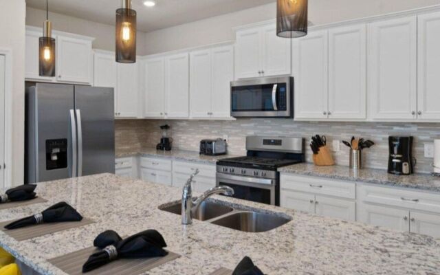 Townhome at Solterra NH 18005