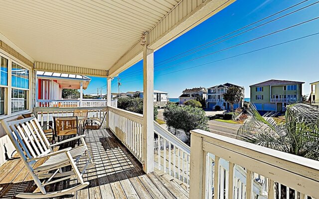 Fish N Hooks W/ Ocean-view Porch, Steps To Beach 5 Bedroom Home