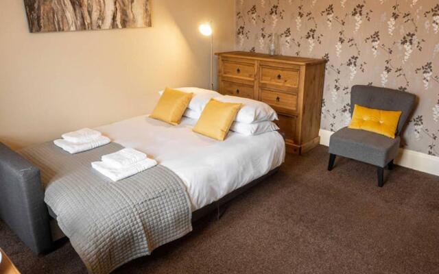 ☆ Central, Spacious Apartment Close to University☆