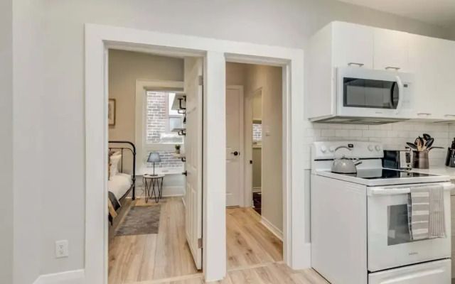 Casa Queen-Unique 2BR Suite- Leslieville