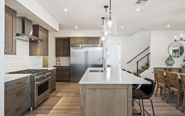 Hello Sunshine 6 Bedroom Home