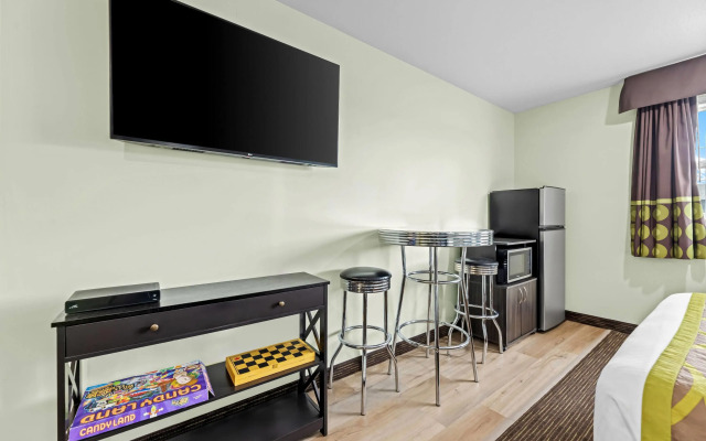 Super 8 by Wyndham Saskatoon Near Saskatoon Airport