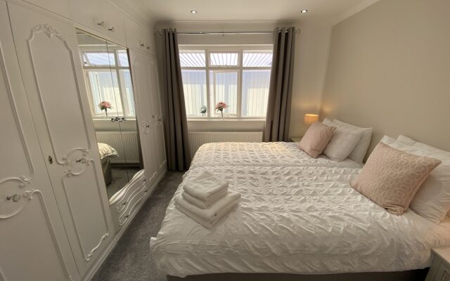 Inviting 2-Bed Bungalow