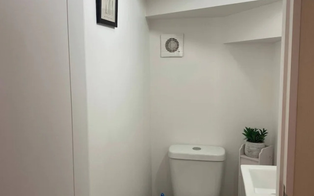 Linda Casa Familiar, Segura Y Muy Buena Ubicación