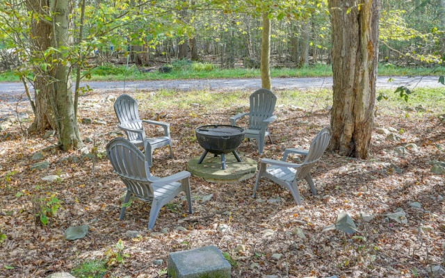 Modern Poconos Chalet w/ Private Hot Tub, Fire Pit
