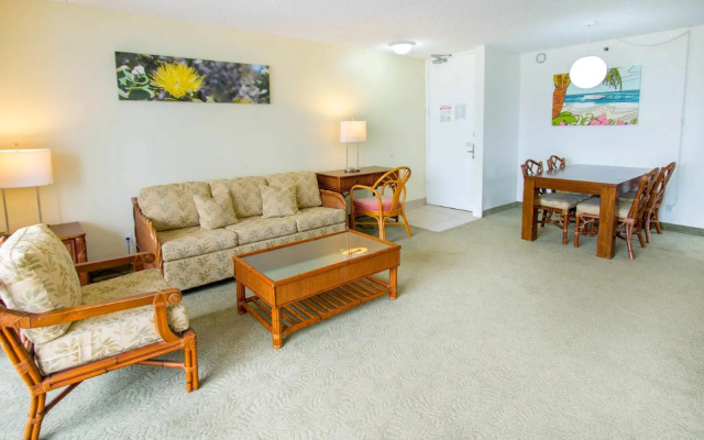 Waikiki Banyan - Ocean View Tower 1 Suite 2214