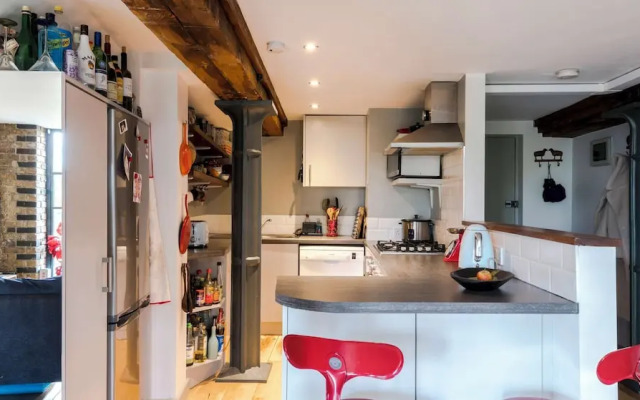 Stunning 2-bed Converted Warehouse - Sleeps 4