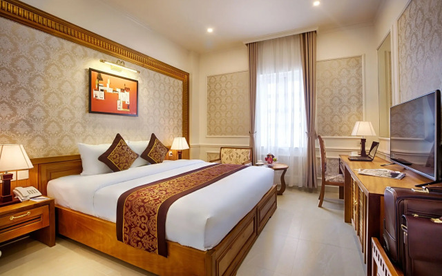 Riverside Hotel