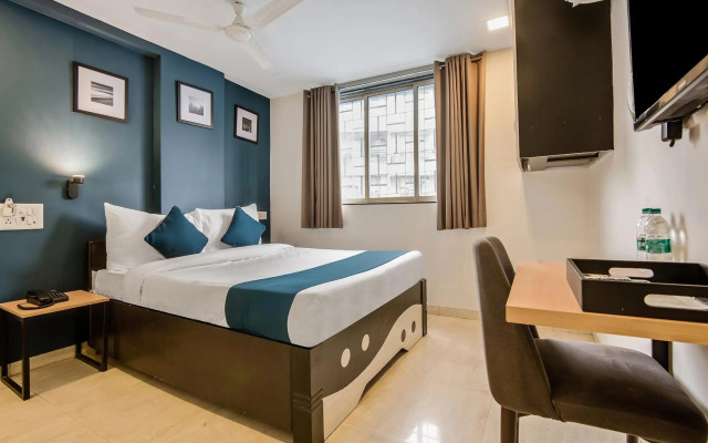 OYO SilverKey 76611 Nirsukh Palace