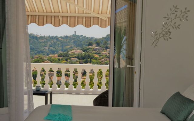 Villa La Terre Des Lauriers B&B