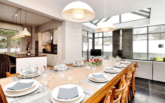 Luxurious Holiday Home in Courtil with Hot Tub