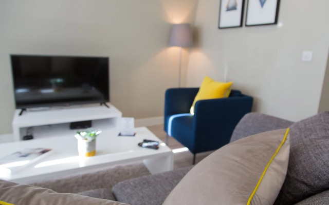 City Stay Apartments - Platform