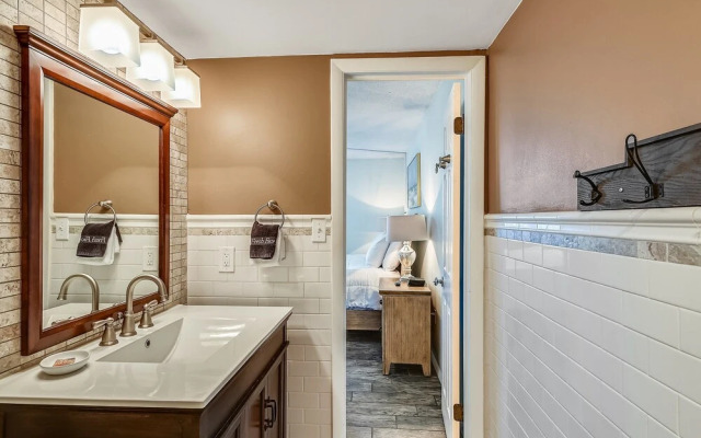 Dolphin Point 103b 2 Bedroom Condo by RedAwning