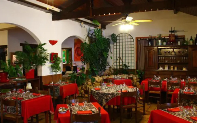 Hotel Bar Restaurant La Pomme de Pin