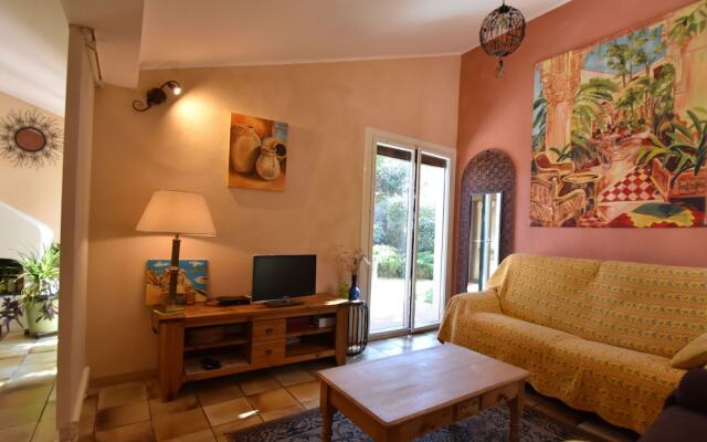 Modern villa in Cournonterral, with large garden, private pool and terrace