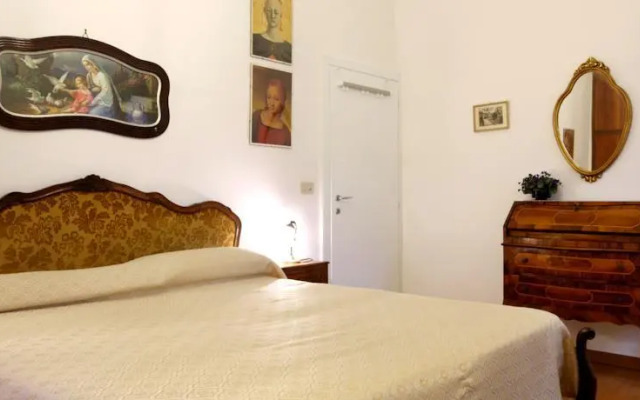 Il Cortile Del Nespolo