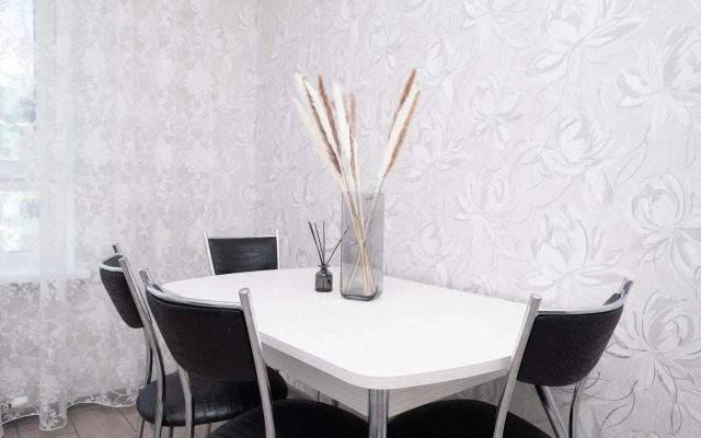 Comfort apartments on Razvedchik Akhmerova Street 3