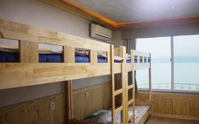 Yeosu Carp Island