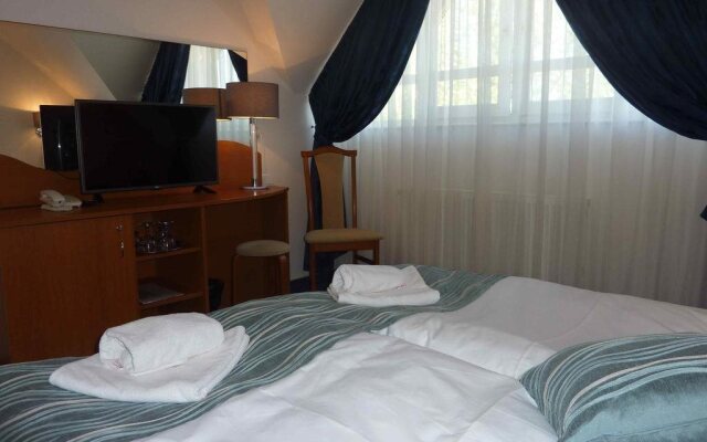 Zsanett Hotel